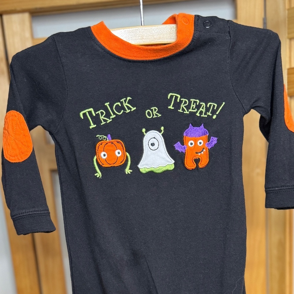 Okie Dokie Black and Orange Trick or Treat Halloween  Footie pajamas - Picture 3 of 7
